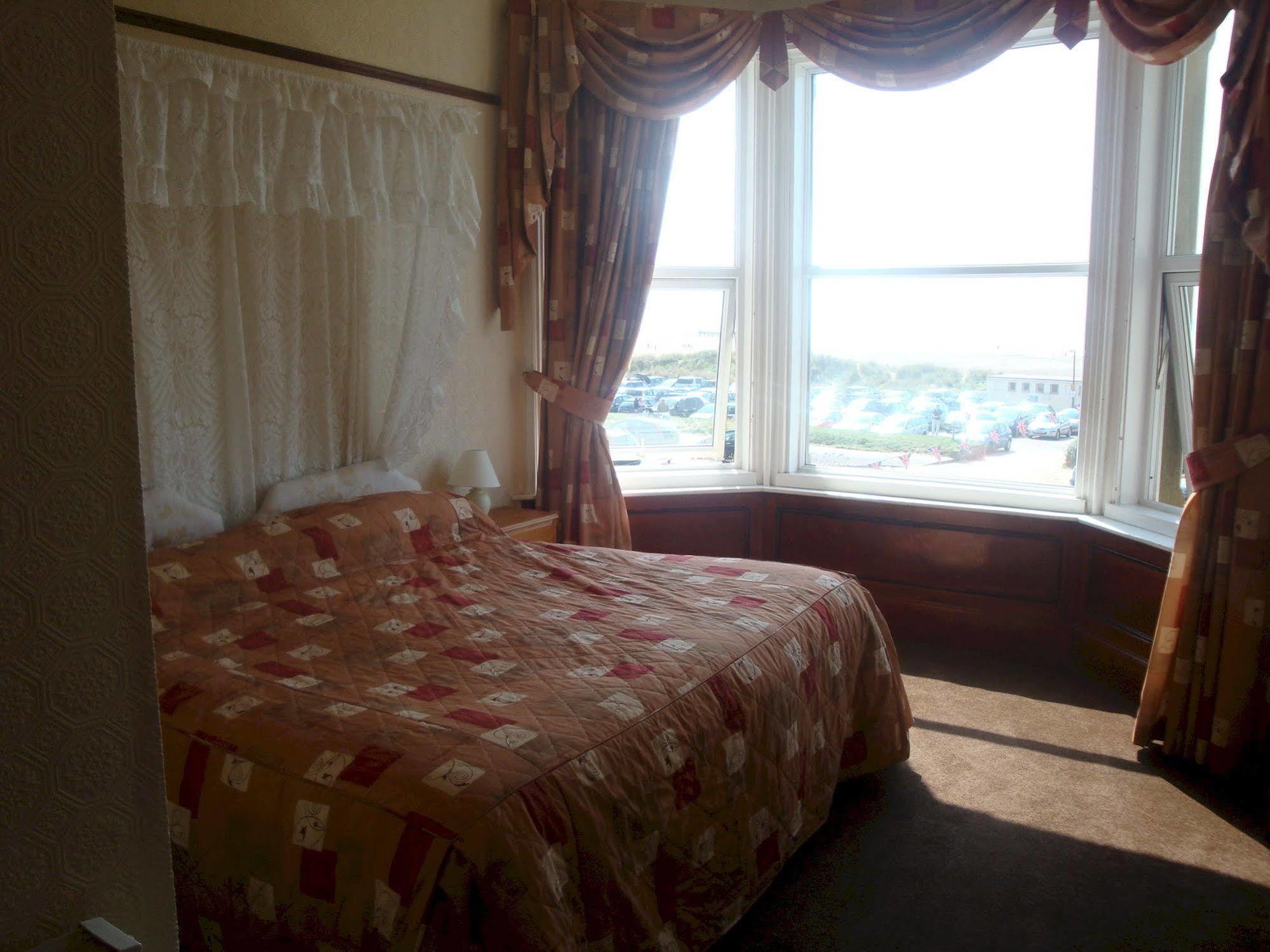 Monterey Beach Hotel Литам-Сент-Эннс Экстерьер фото